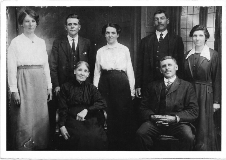 Webb, Willie Family 1909   