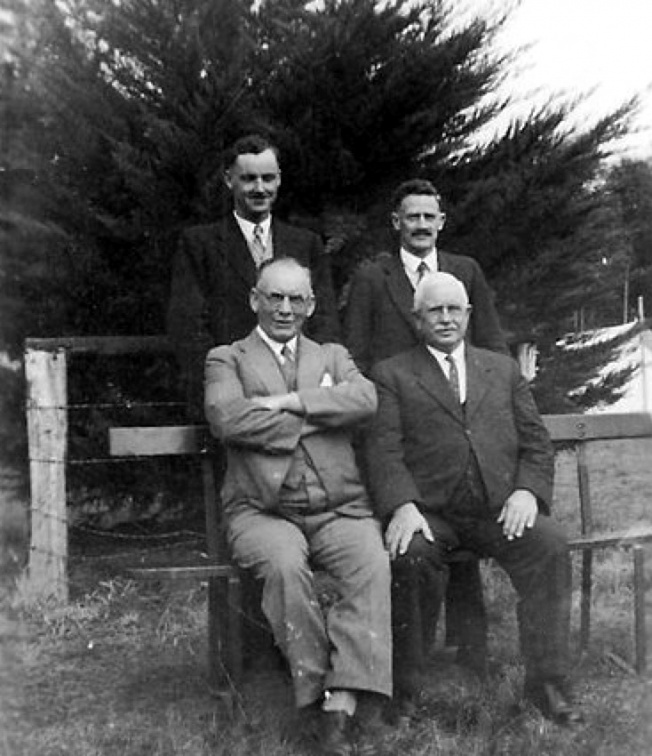Phyn, Willie, Chris Chris, Bill Carroll, John Hardy
