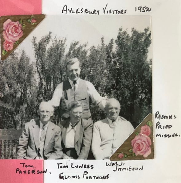 66  SK 1952 Aylesbury visitors.jpg